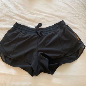 LULULEMON HOTTY HOT 2.5 INCH SHORTS